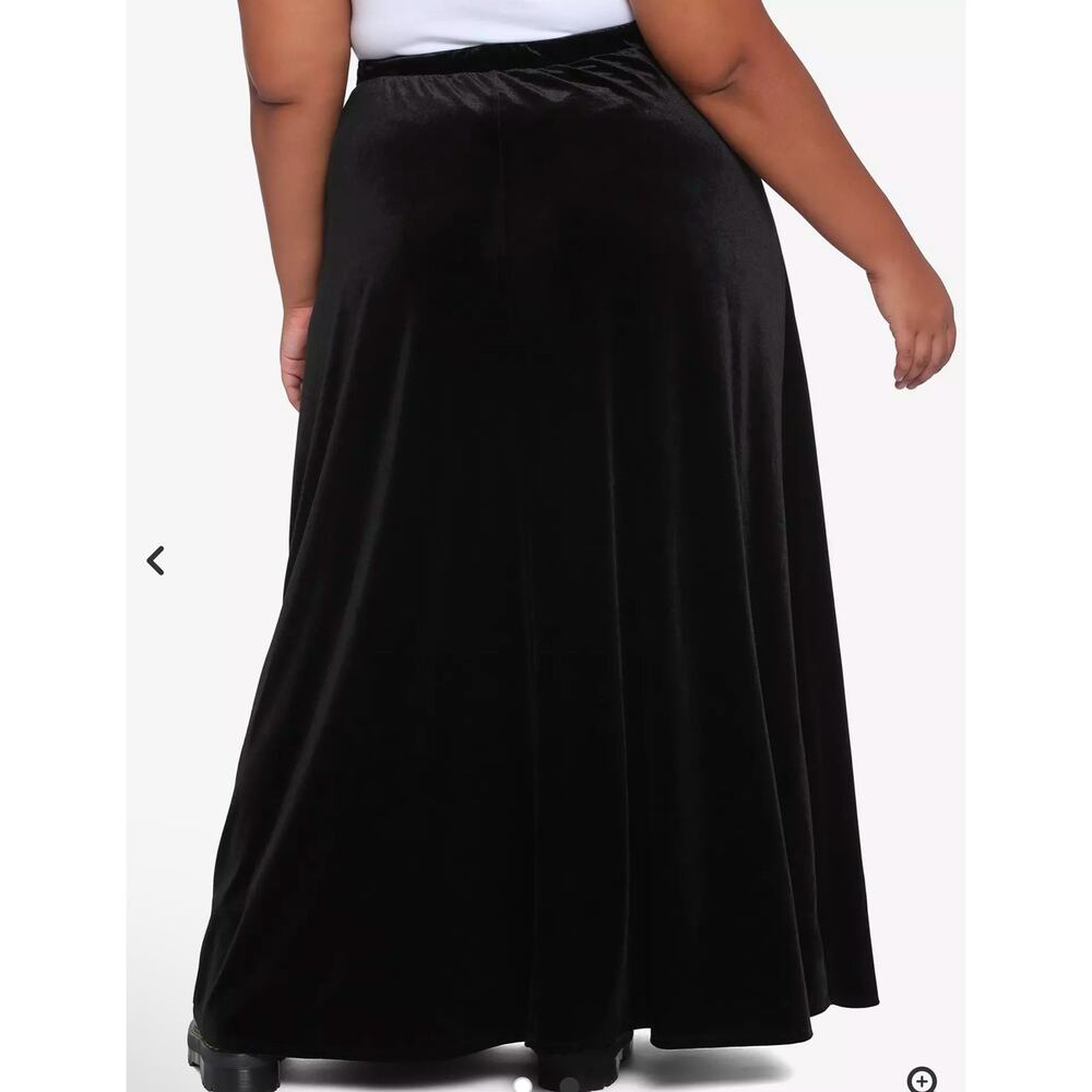 Hot Topic size 2 2x Black Velvet Button-Front Maxi Skirt Plus Size - Picture 3 of 13